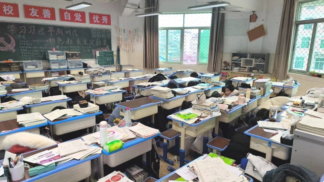 1704849861896696.jpg d678275fb695e2598435a7e6f376f9a8.jpg