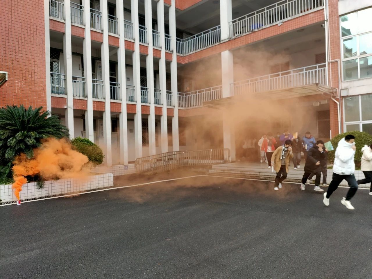 1704849883747763.jpg 2ac578b90e3e7155aef5161beb1554df.jpg