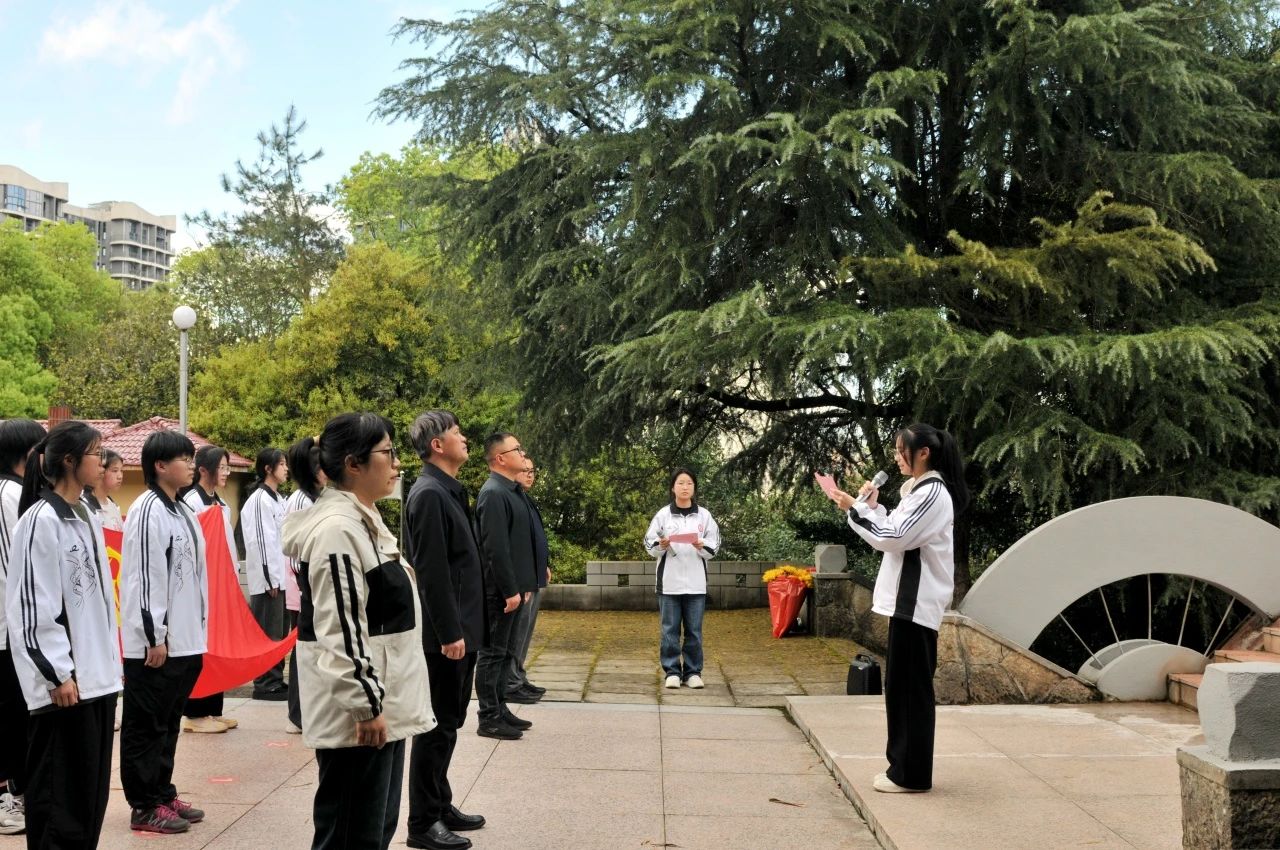 1712905572527311.jpg 6d14c5aef5e331e368b6681571bc82d2.jpg