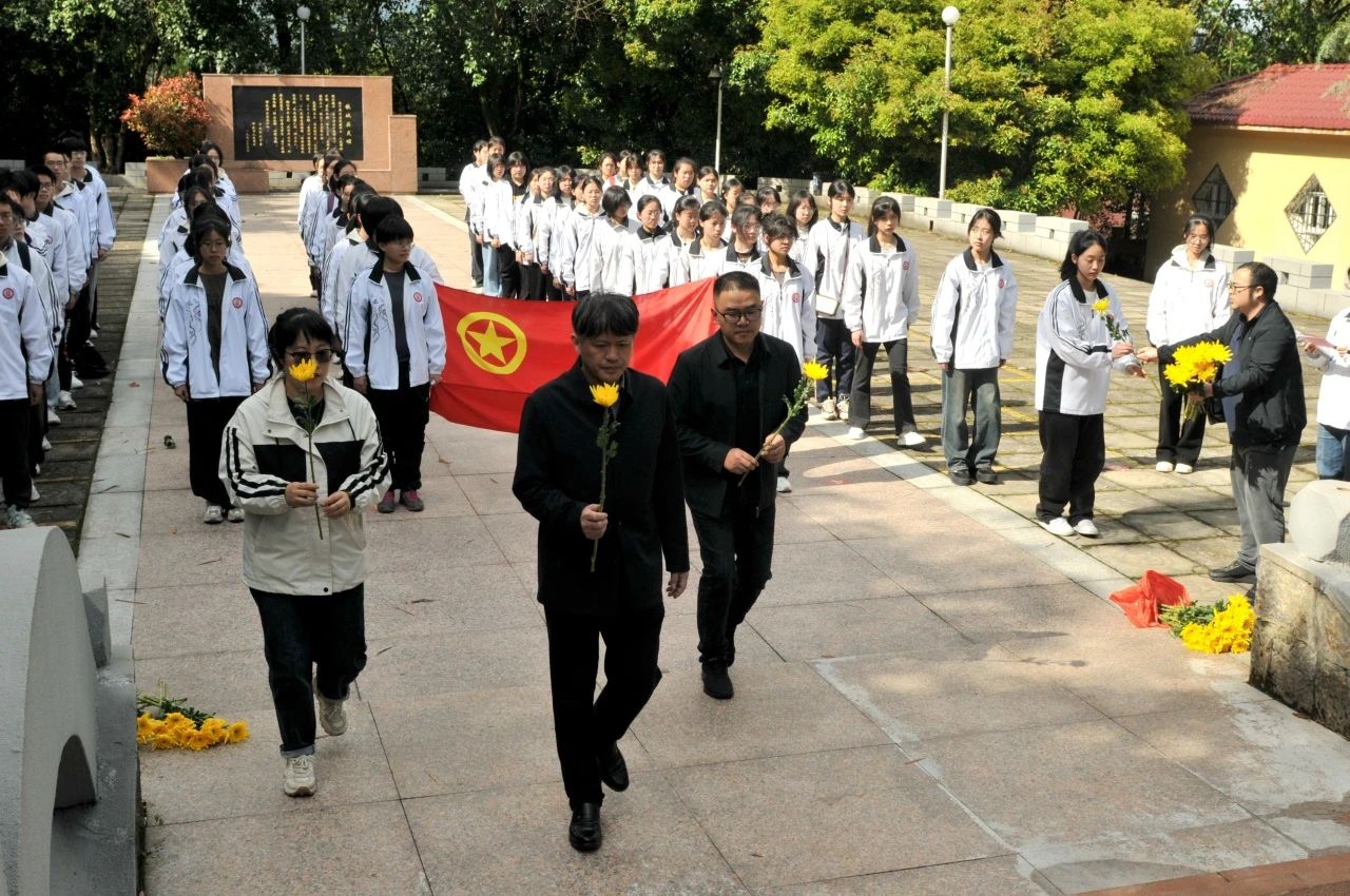 1712905608126608.jpg 86edee74ffc5e3c8724b4ddd14e6120e.jpg