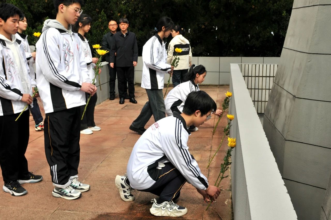 1712905620881032.jpg 58407abd21970213d3c5644404706234.jpg