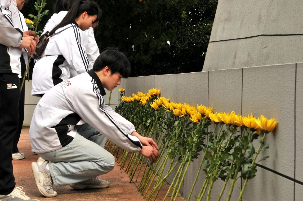 1712905625837398.jpg d2bda2915e60252588d0022fbef68b49.jpg