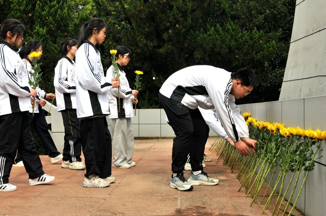 1712905649422098.jpg 97883018e1dc7eace4104f83cda90db6.jpg