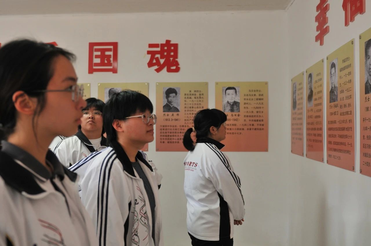 1712905759425326.jpg bf1344be98e59b9c627d4765297475f8.jpg