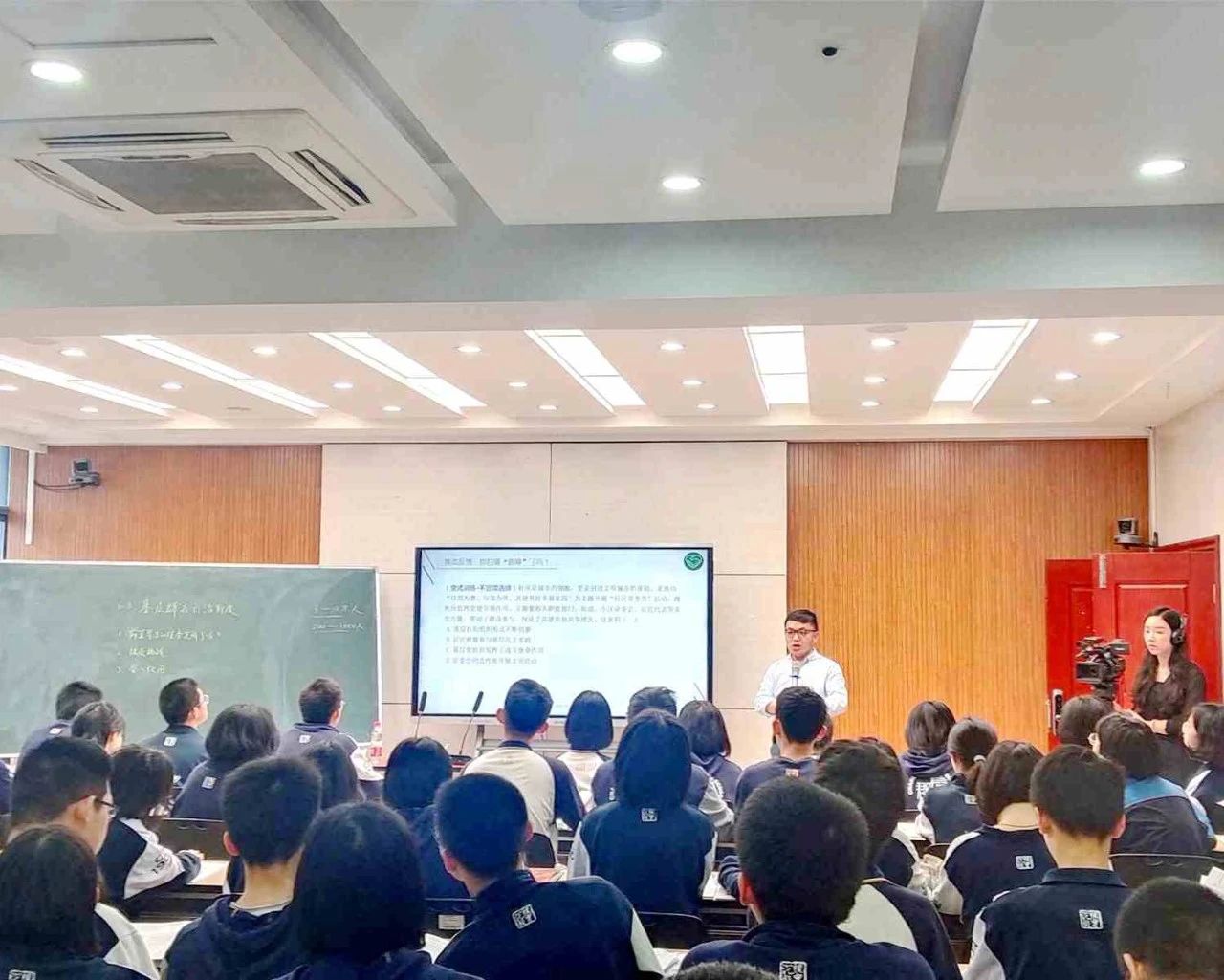 1714114232136010.jpg 0a9c9398ce83801c0b1901484734c608.jpg