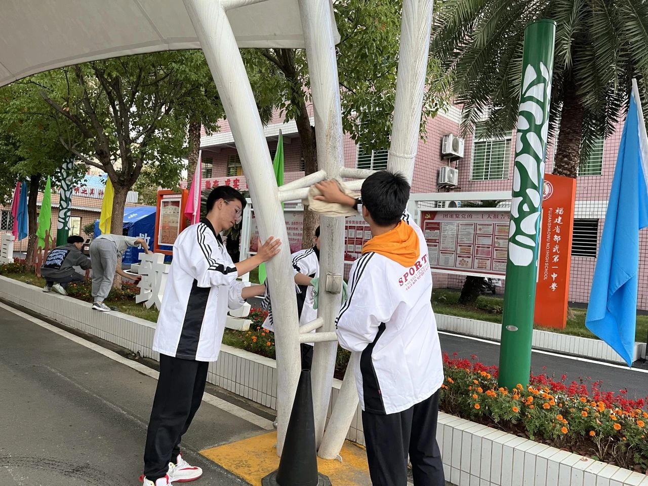 1728458722497060.jpg 824be4e5a8d7790bb1887389581072ac.jpg