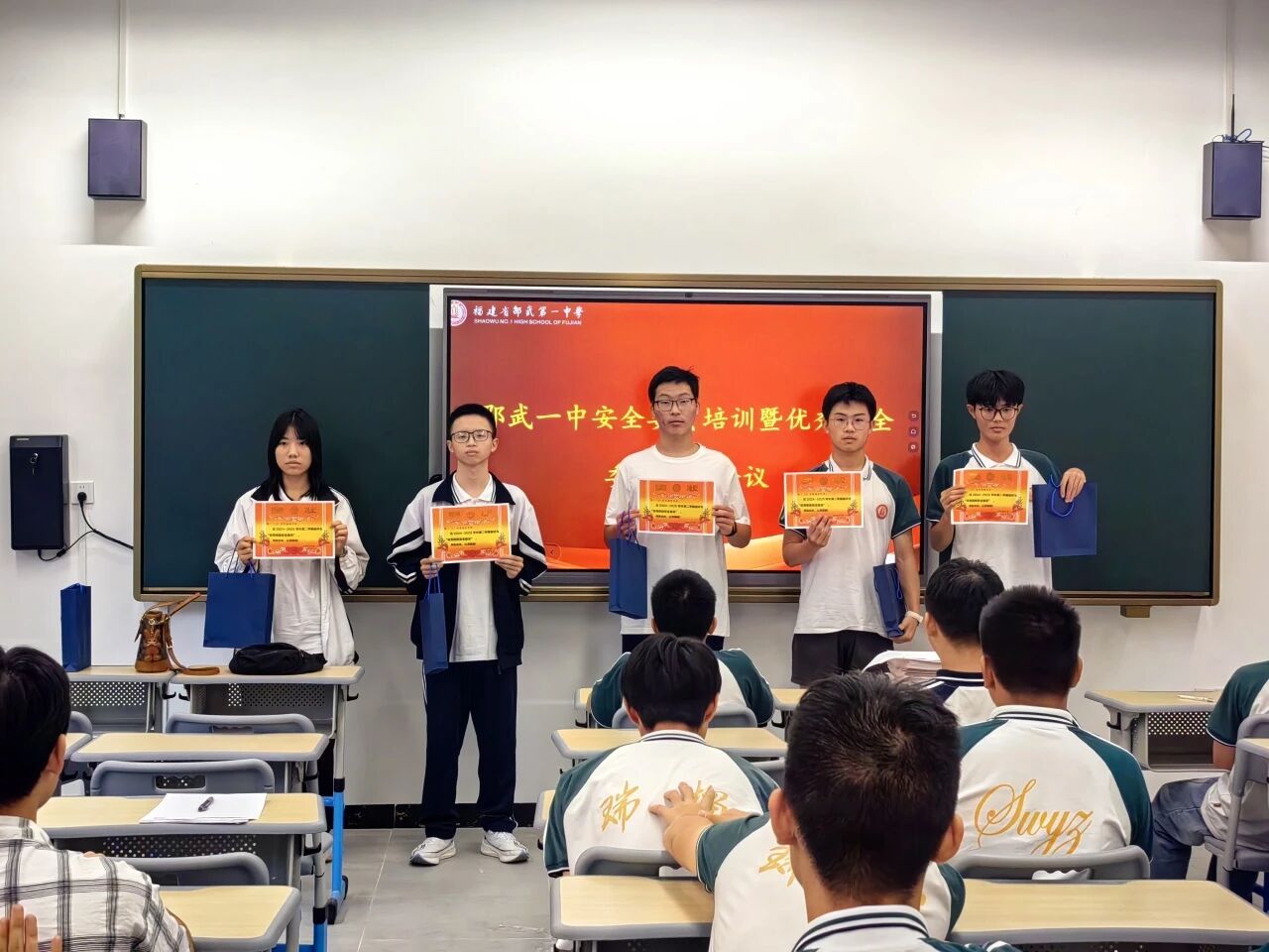 1759139773105113.jpg 微信图片_20250929175411.jpg